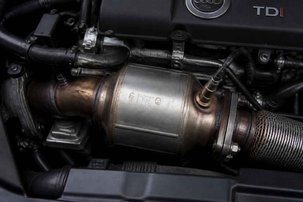 Metalowy filtr cząstek stałych w komorze silnika Audi TDI